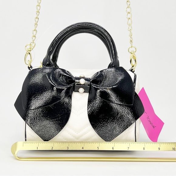 Betsey Johnson Bownanza Mini Crossbody Bag Cream Black Bow Pearl Quilted New NWT - Picture 9 of 13